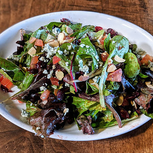 Mixed organic salad