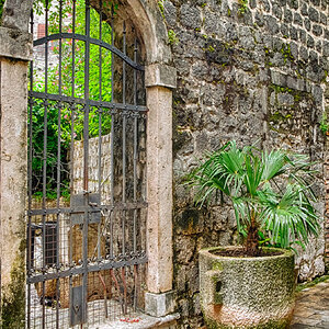 Stone wall