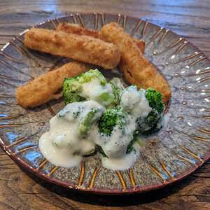 Fish sticks and broccoli