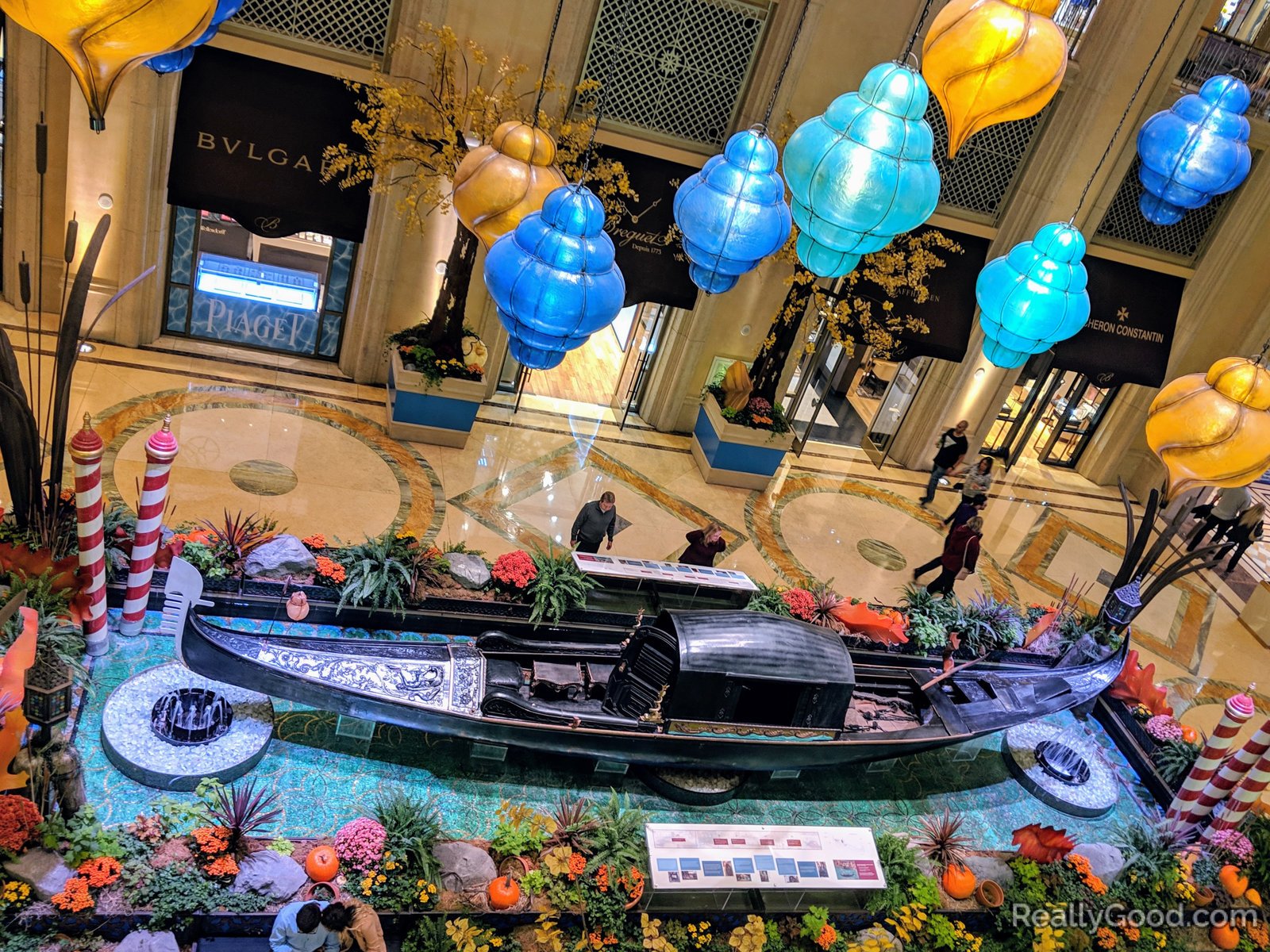 Palazzo shops